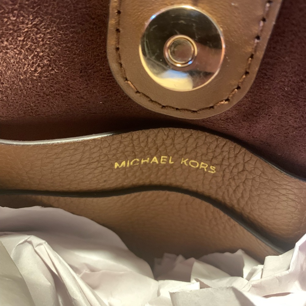 Michael Kors Large Pebble Leather Phoebe Bucket Bag - Picture 7 of 12